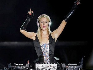 Paris-Hilton-DJ-Pop-Festival-Sao-Paulo-Last-Night-new-song-2012-600x450