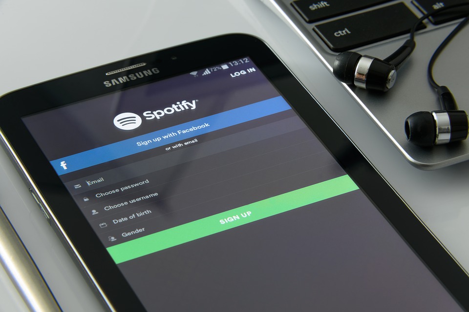 La evolución de la tecnología ha permitido que Spotify pueda predecir de acuerdo a la cantidad de reproducciones de canciones en un tiempo determinado.