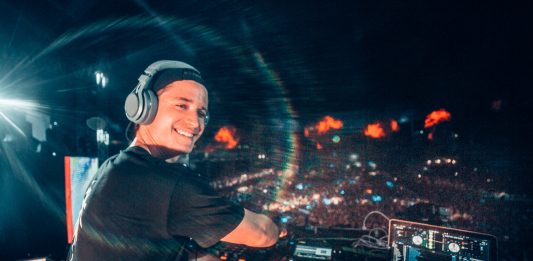 Kygo (nacido Kyrre Gørvell-Dahll en Bergen, Noruega) se abrió paso son su sonido llamado " tropical house" que solía ser más brillante y relajado que el de sus contemporáneos de la música de Dance comercial.