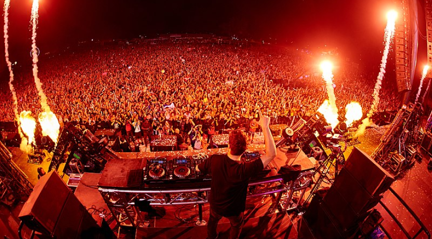 DJ Martin Garrix en festival de música