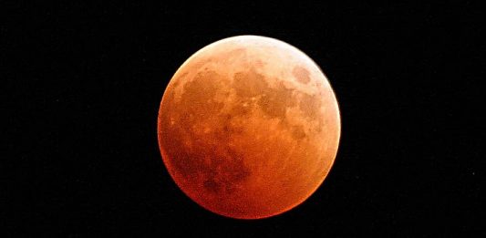 Una luna de sangre irradiará el cielo de Tomorrowland 2018